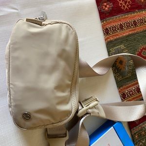 Lululemon Everywhere Belt Bag